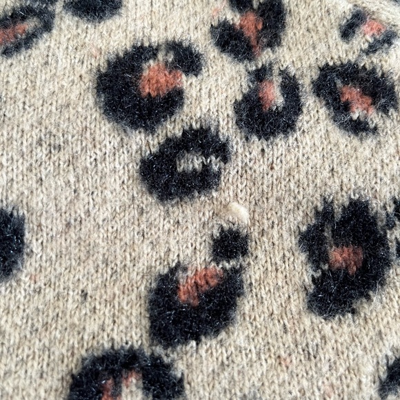 Animal print warm sweater - Picture 3 of 3